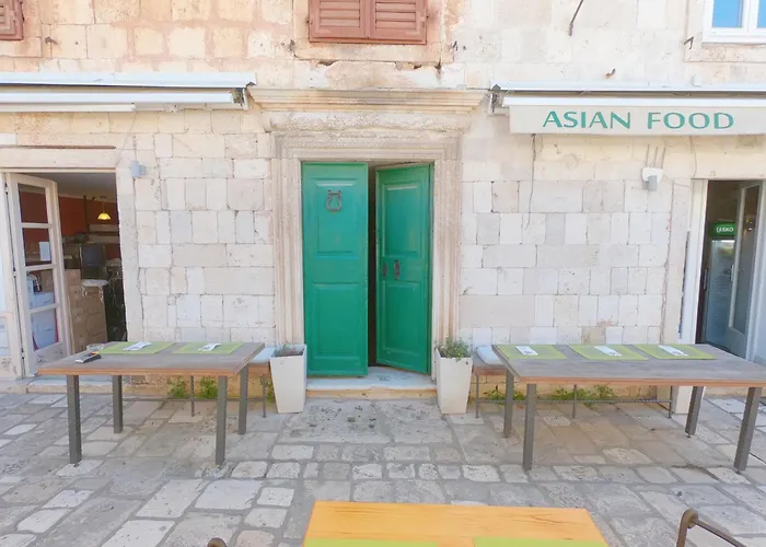 Historic Piazza House & Romantic Hidden Garden Hvar Town