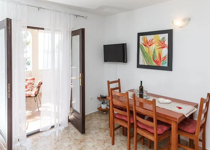 Pet friendly Apartments Cvita Omis