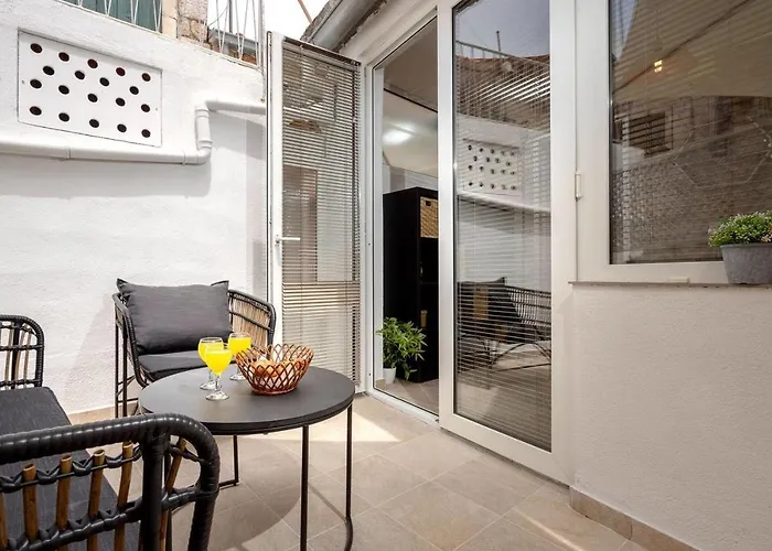 Pet friendly House Heritage Stari Grad 